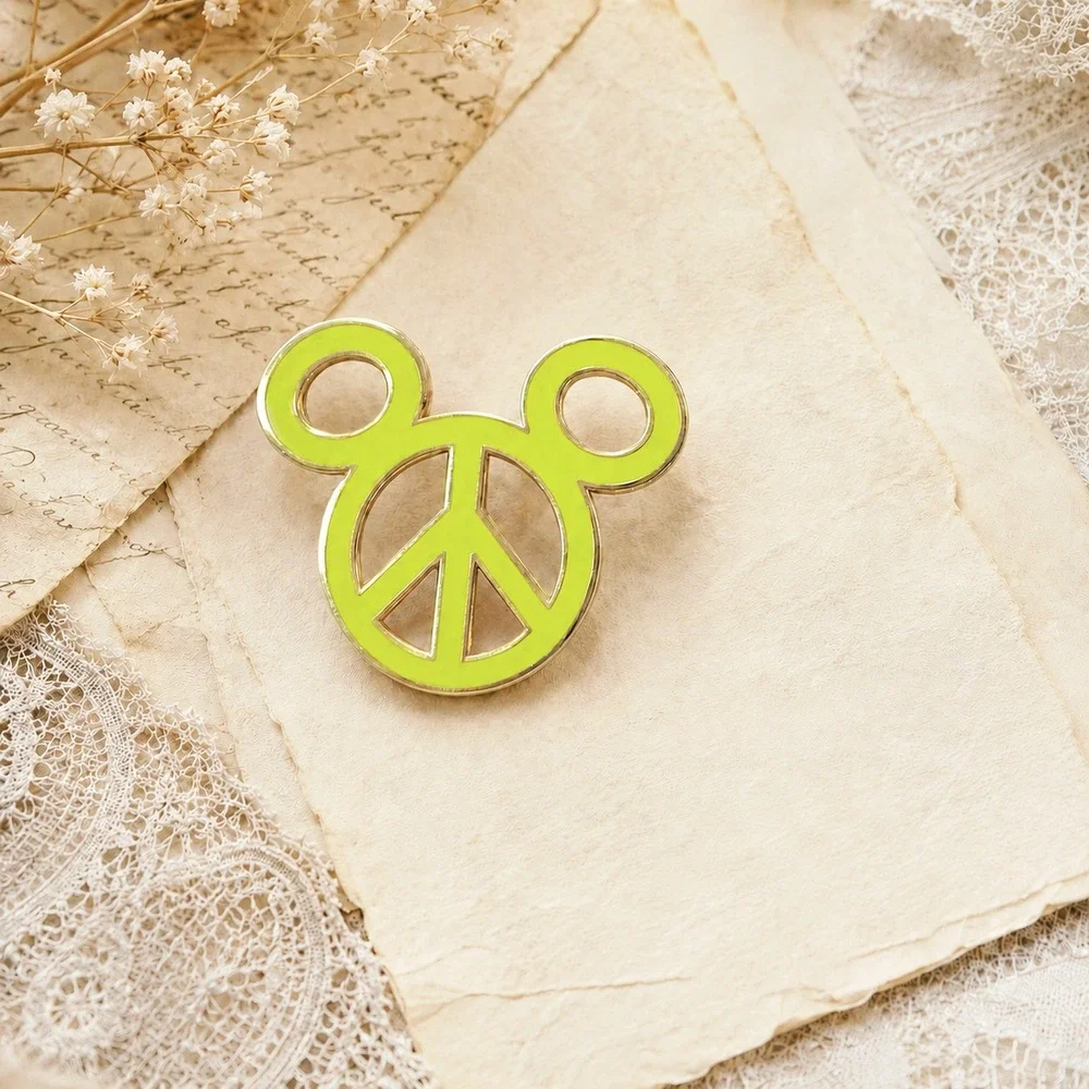 Disney Trading Pin Mickey Mouse Peace Sign Enamel Icon Lime Green Neon Yellow OS